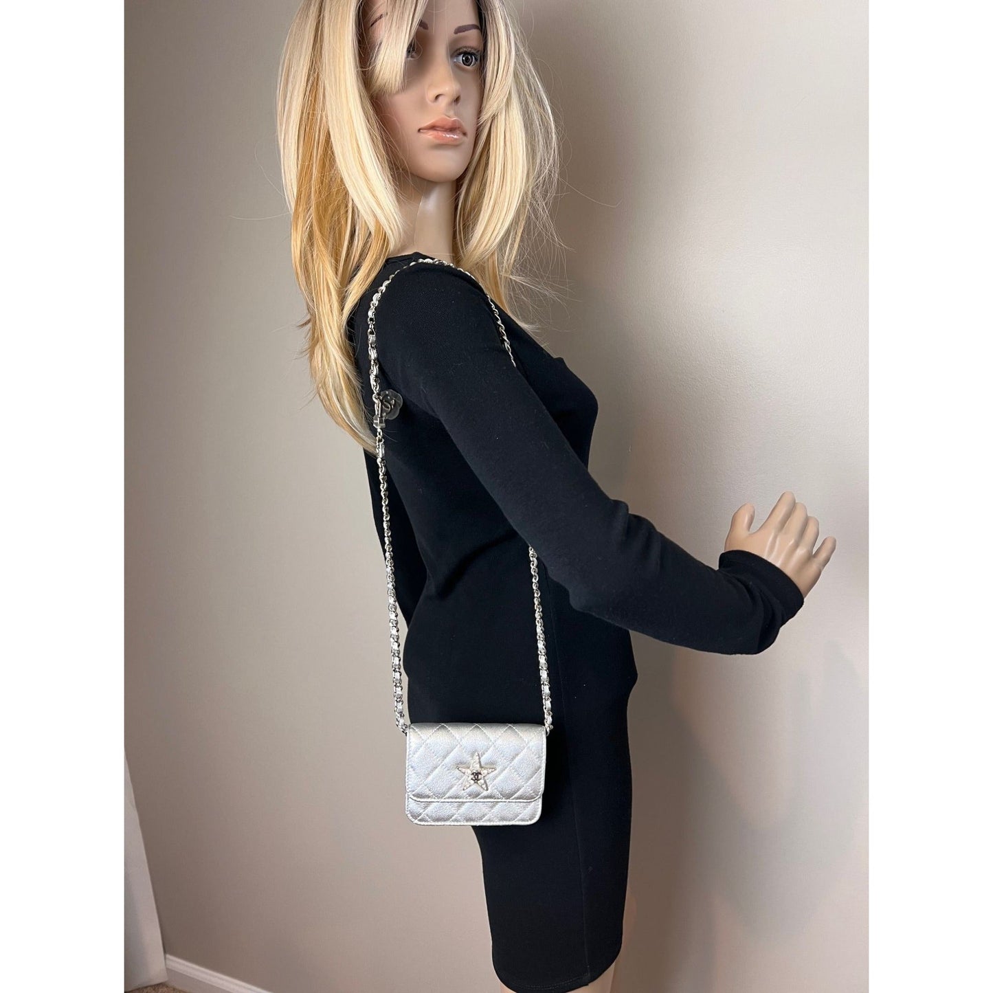 Sac à bandoulière Chanel en cuir de chèvre métallisé matelassé avec rabat étoile