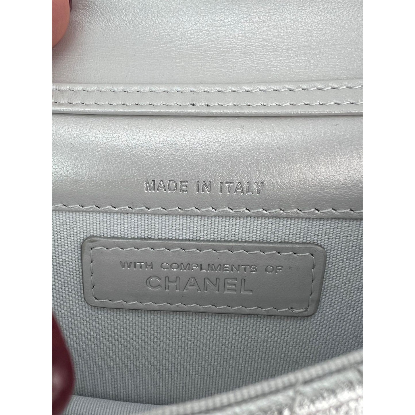 Sac à bandoulière Chanel en cuir de chèvre métallisé matelassé avec rabat étoile