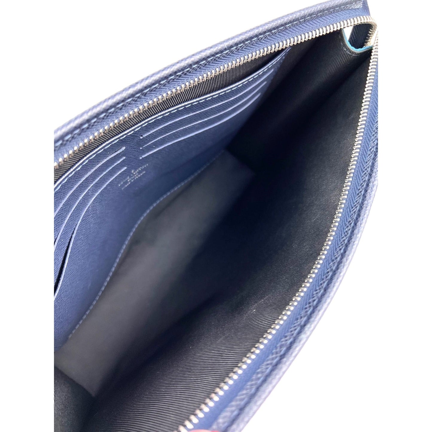 Louis Vuitton Pochette Voyage MM Taiga Dark Blue Leather Hand Bag Limited Edition