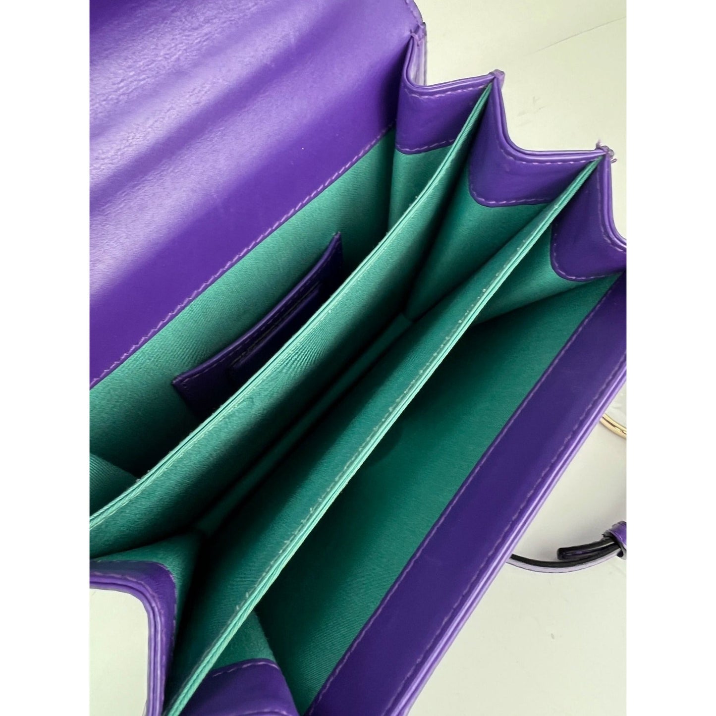 Sac bandoulière Bvlgari Serpenti Forever en cuir de veau violet