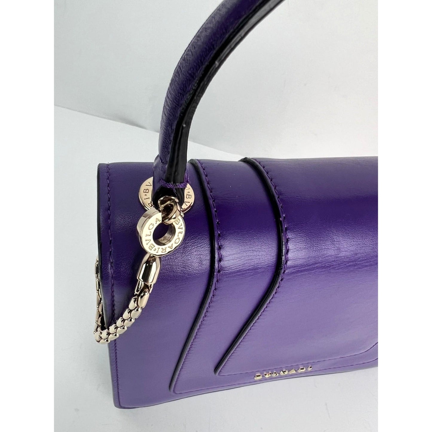 Sac bandoulière Bvlgari Serpenti Forever en cuir de veau violet