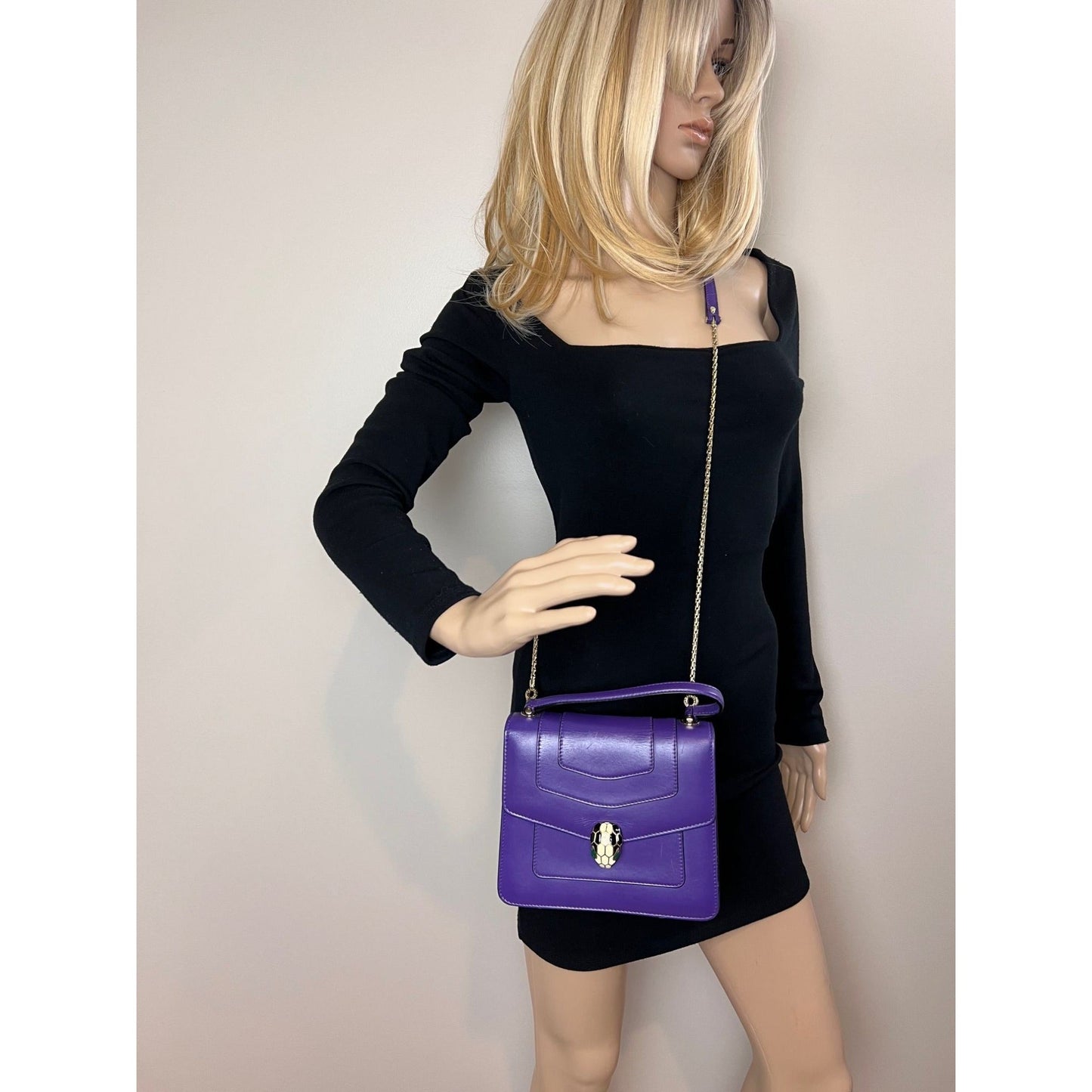 Sac bandoulière Bvlgari Serpenti Forever en cuir de veau violet