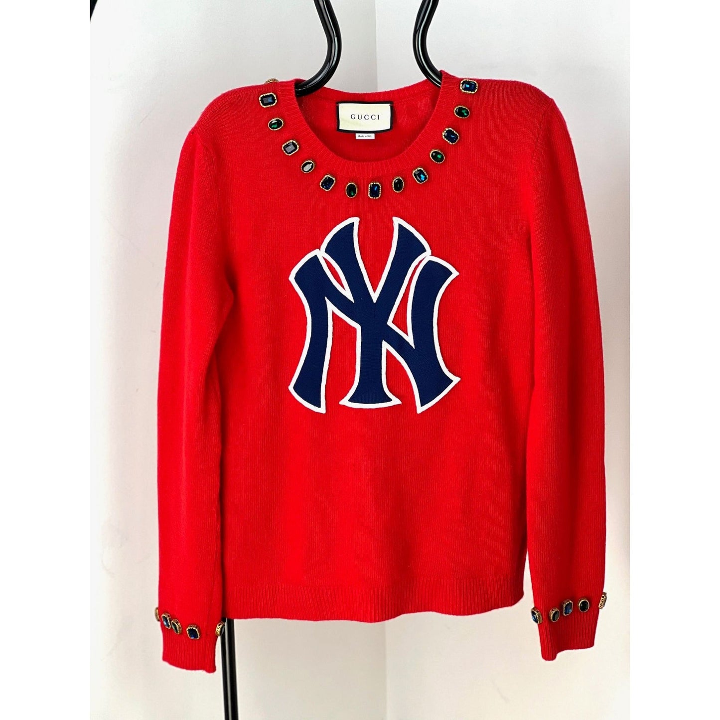 Pull en laine rouge Gucci pour femme avec logo NY Yankees