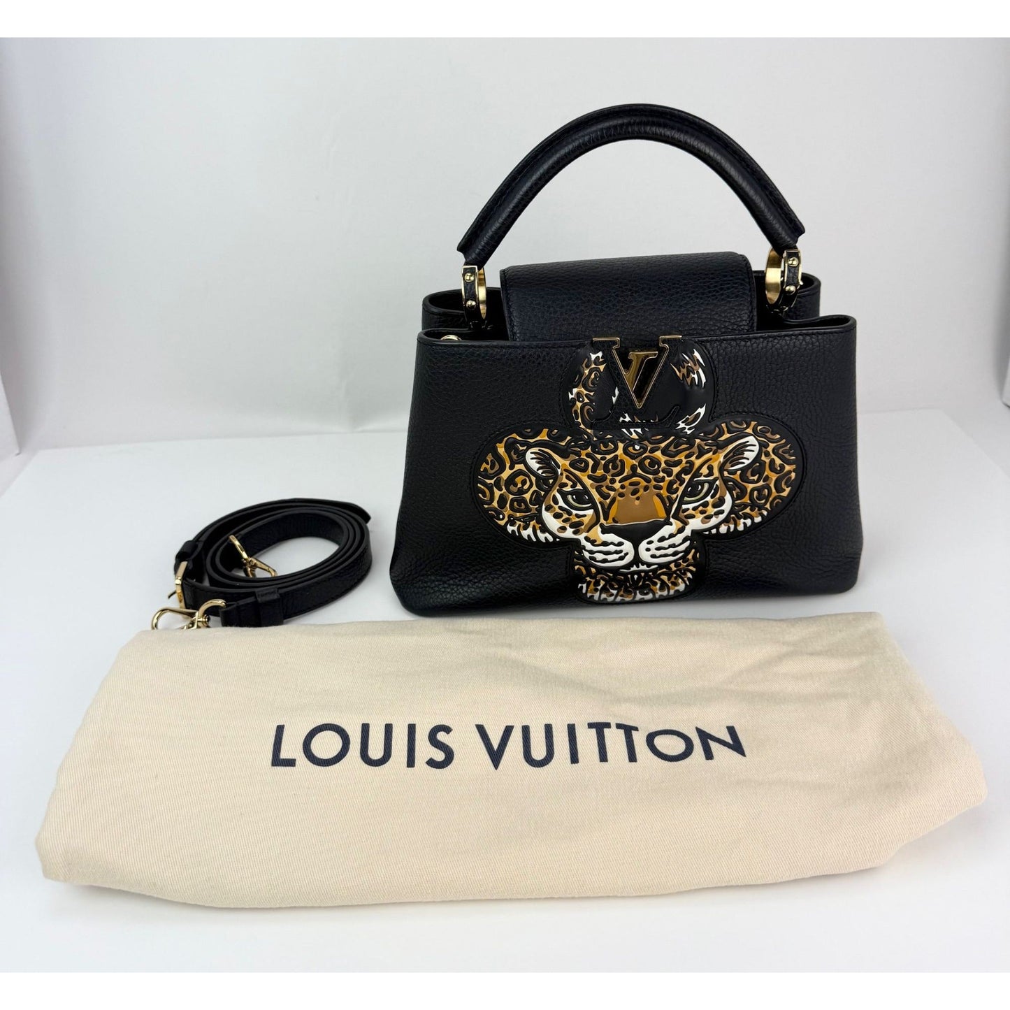 Sac à bandoulière Louis Vuitton Taurillon Capucines Trapped Leopard BB noir