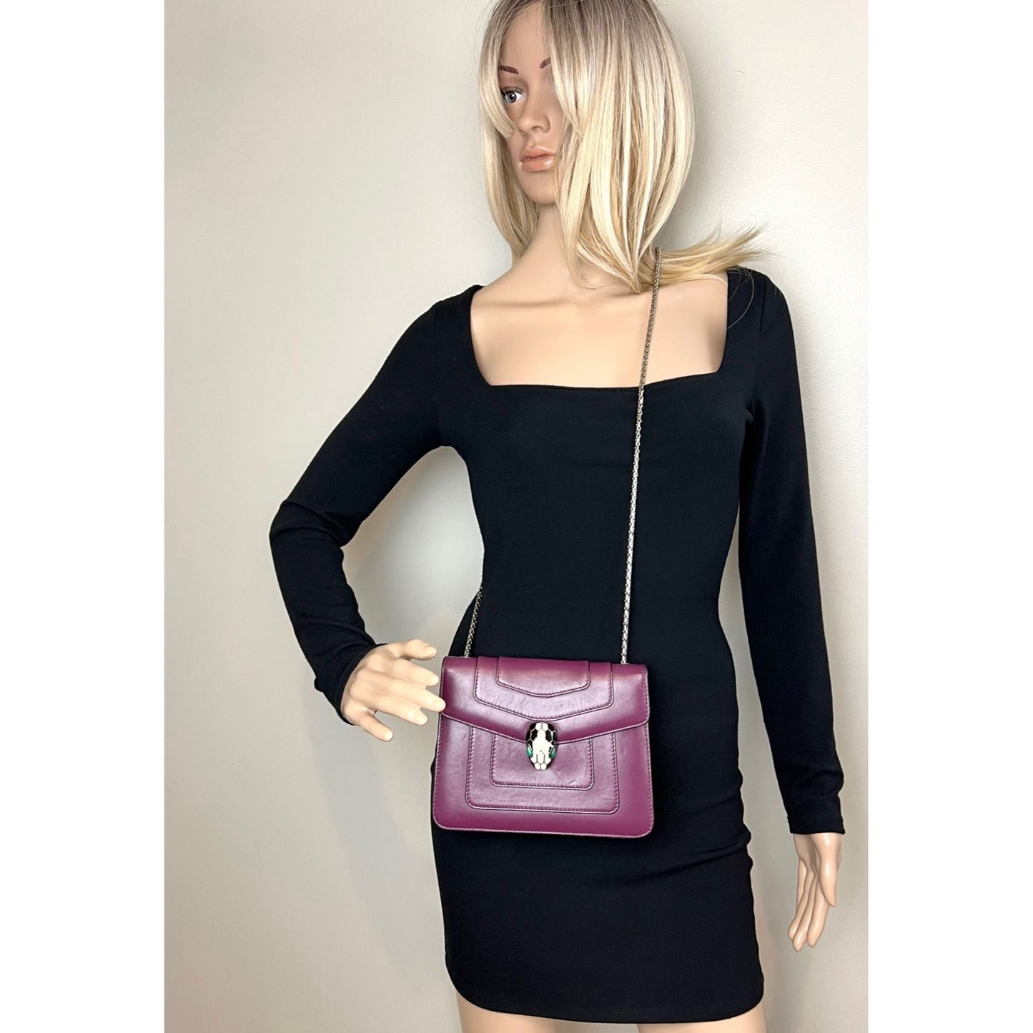 Petit sac bandoulière Bvlgari en cuir de veau Serpenti Forever Snake Prune