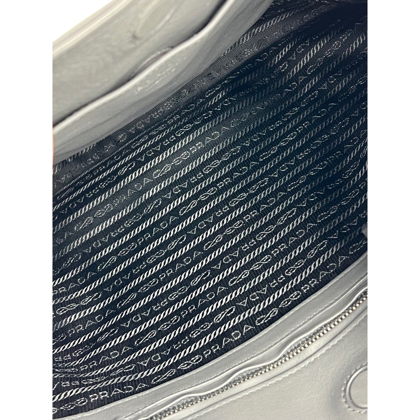 Sac hobo gris Prada Vitello Daino