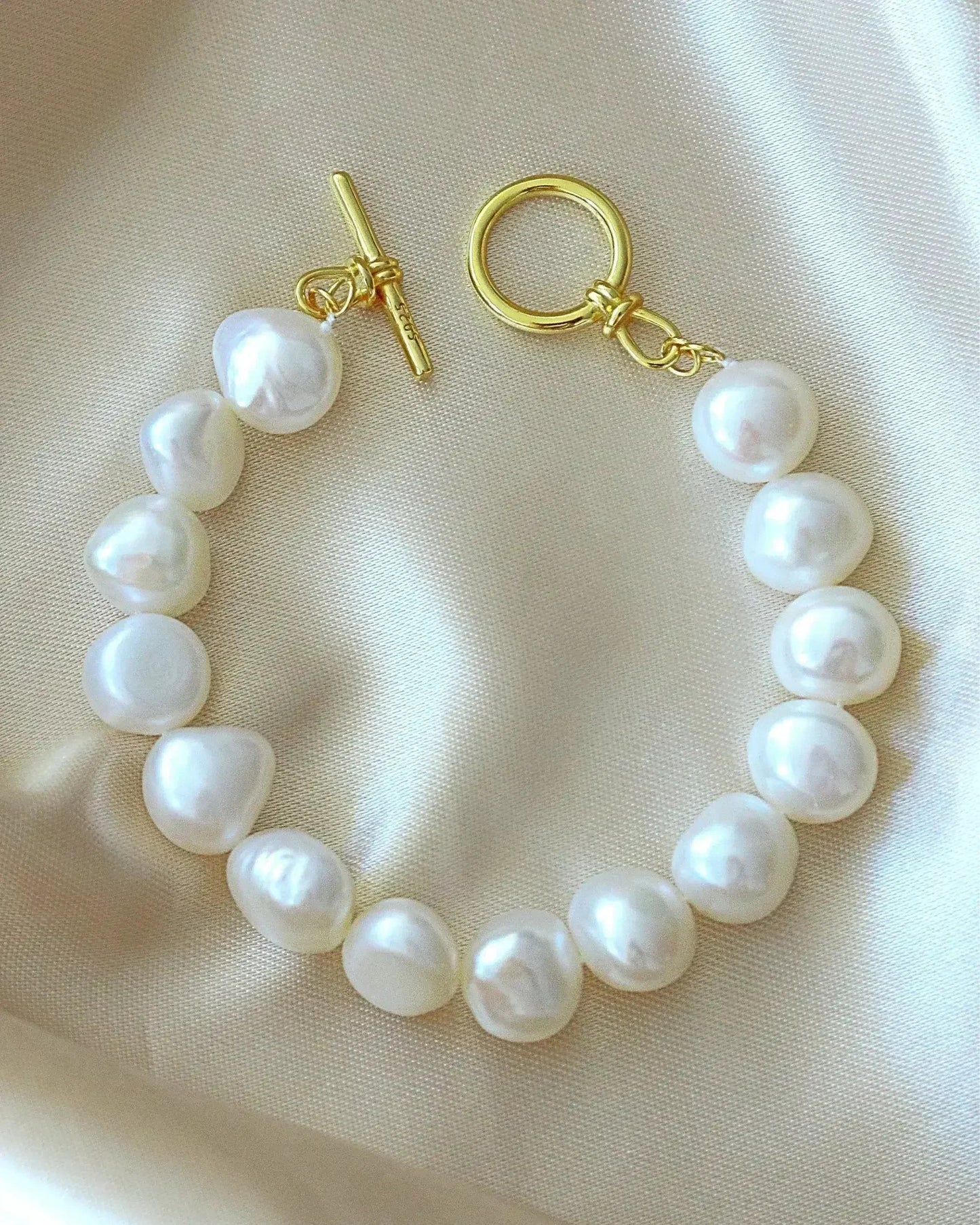 Baroque Freshwater Pearl Bracelet - 18K Gold Plated | Femstylo