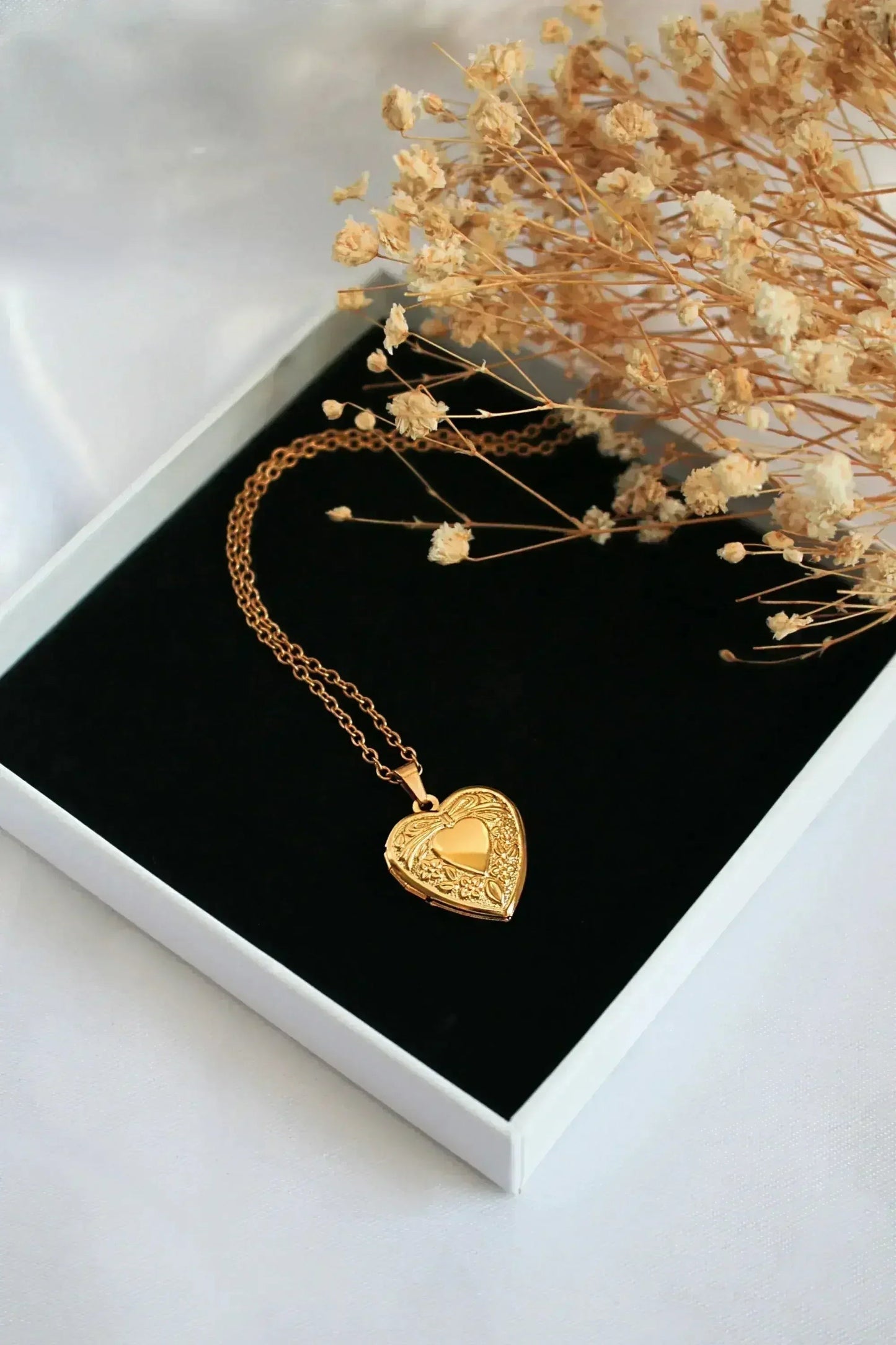 18 Karats Heart Locket Necklace - Cute & Meaningful Jewelry