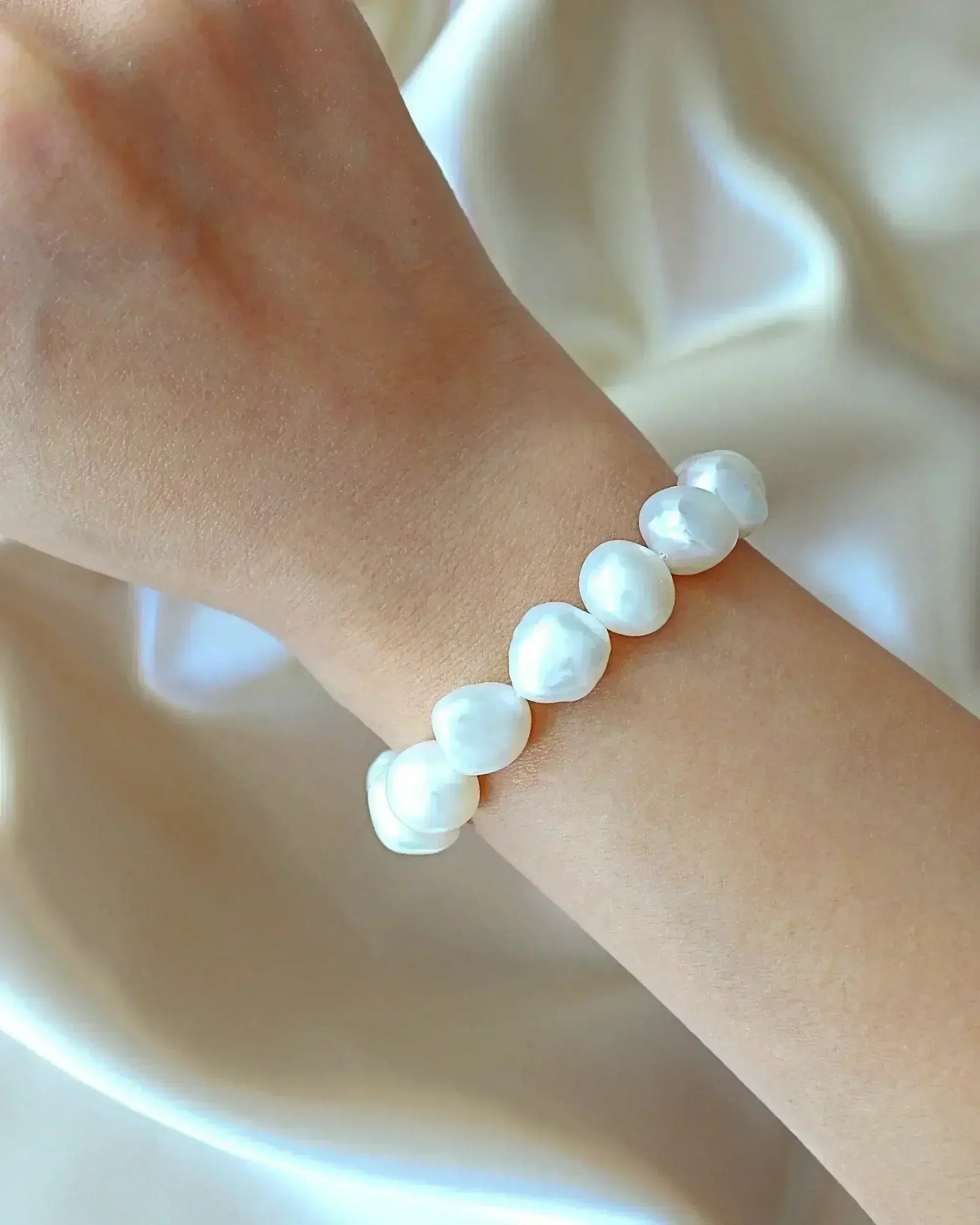 Baroque Freshwater Pearl Bracelet - 18K Gold Plated | Femstylo