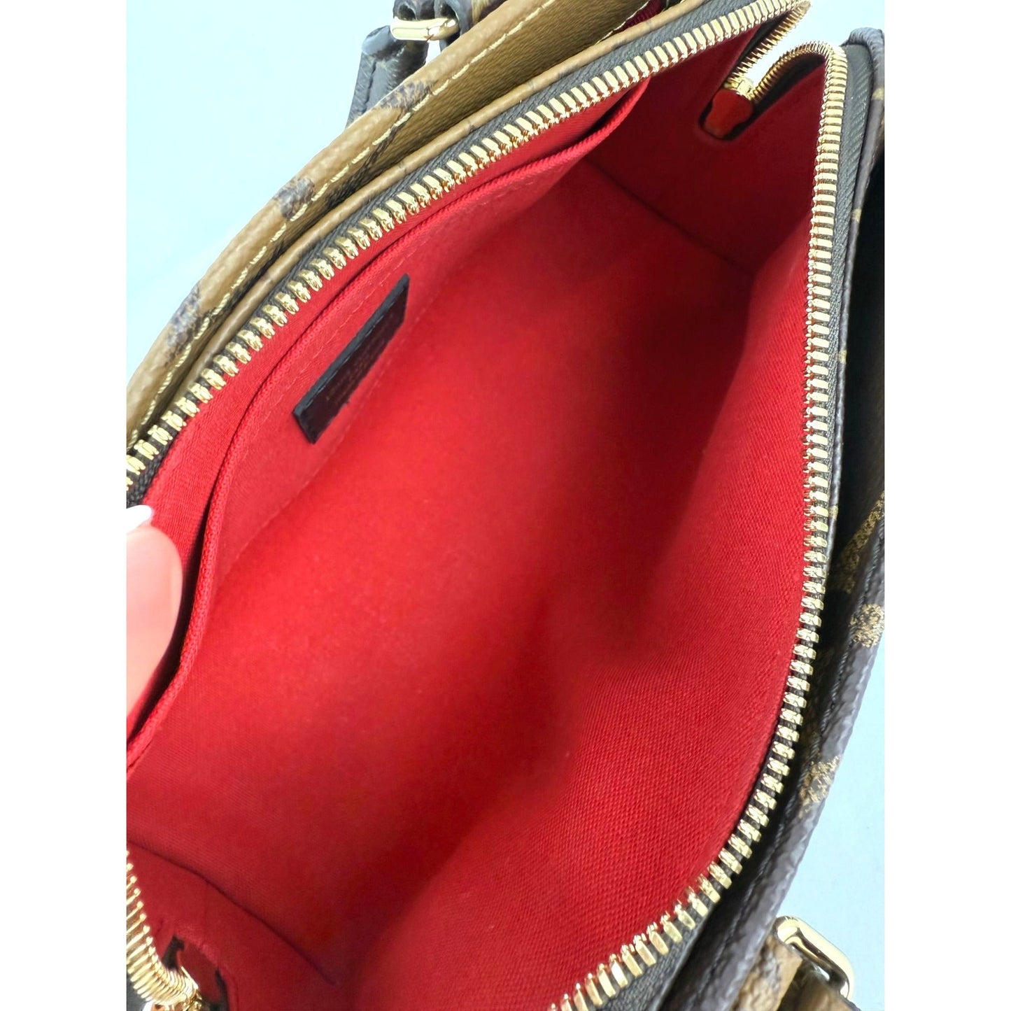 Louis Vuitton Onthego East West Chain Crossbody Shoulder Bag