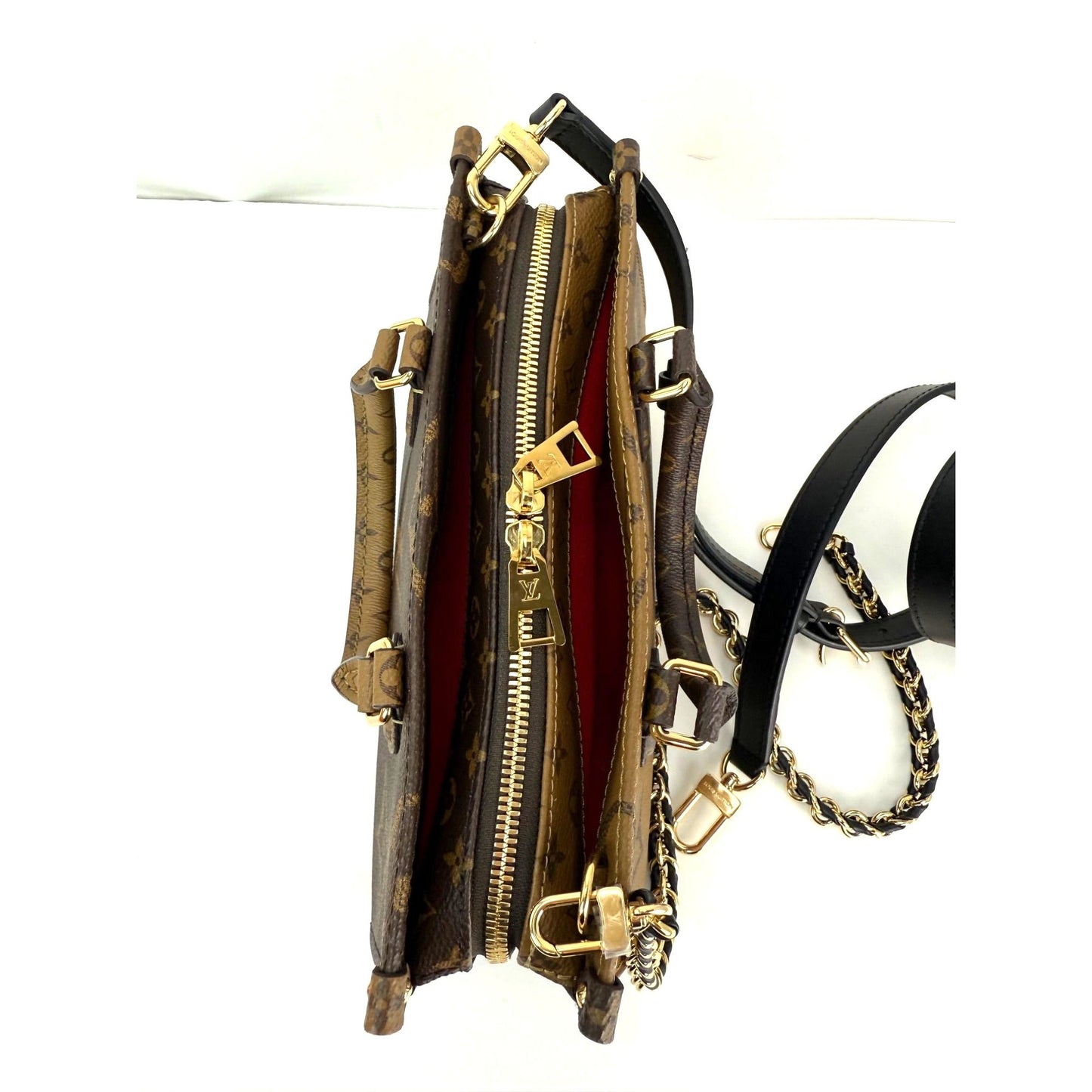 Louis Vuitton Onthego East West Chain Crossbody Shoulder Bag