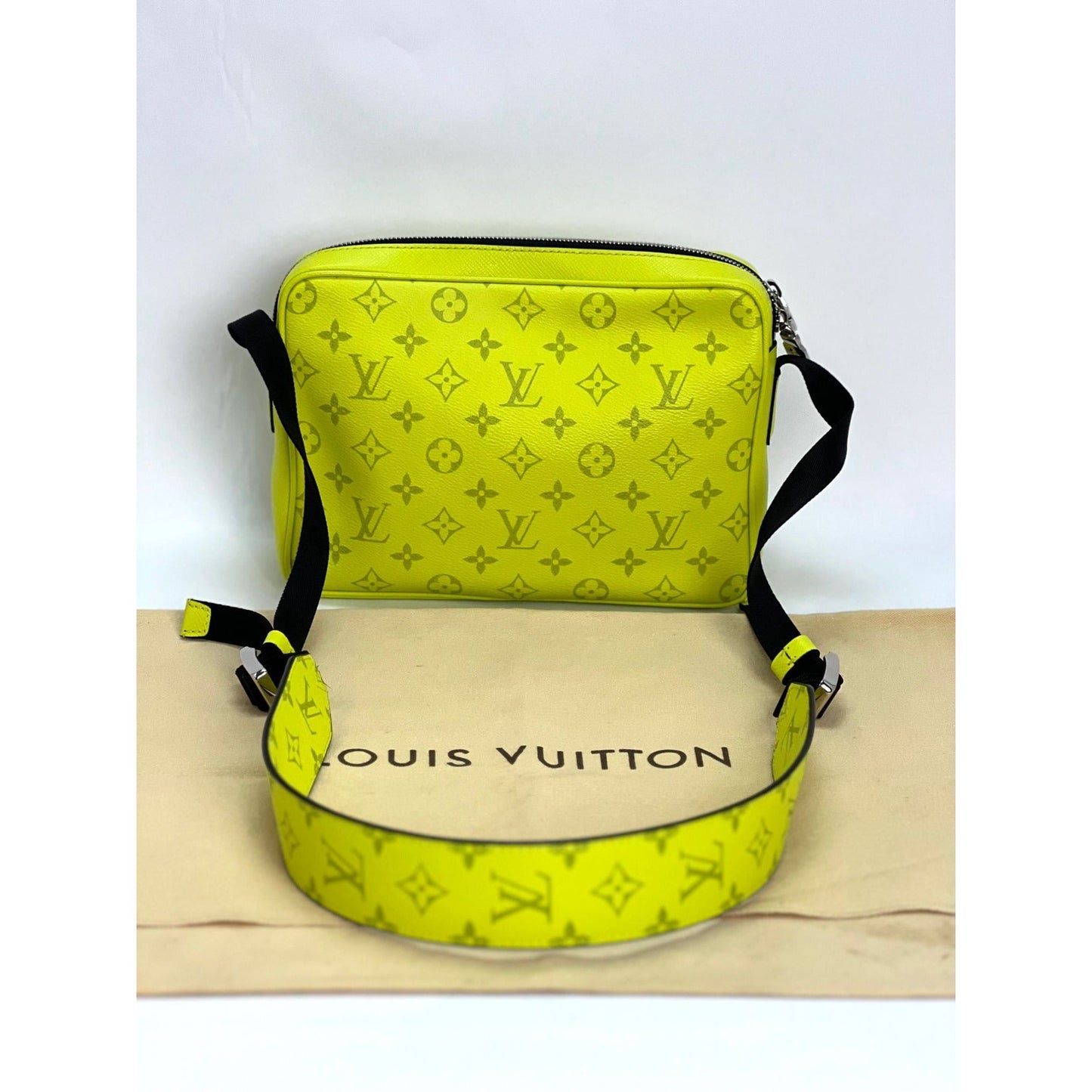 LOUIS VUITTON Taigarama Outdoor Messenger Yellow Bag