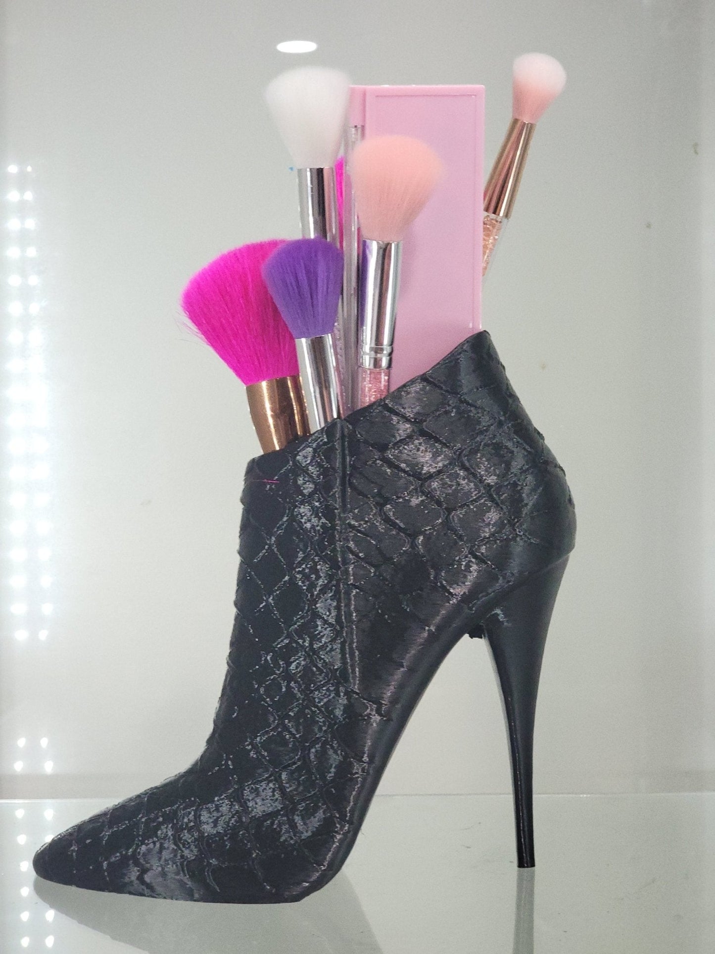 Glam High Heel Brush Holder – Stylish Makeup Organizer