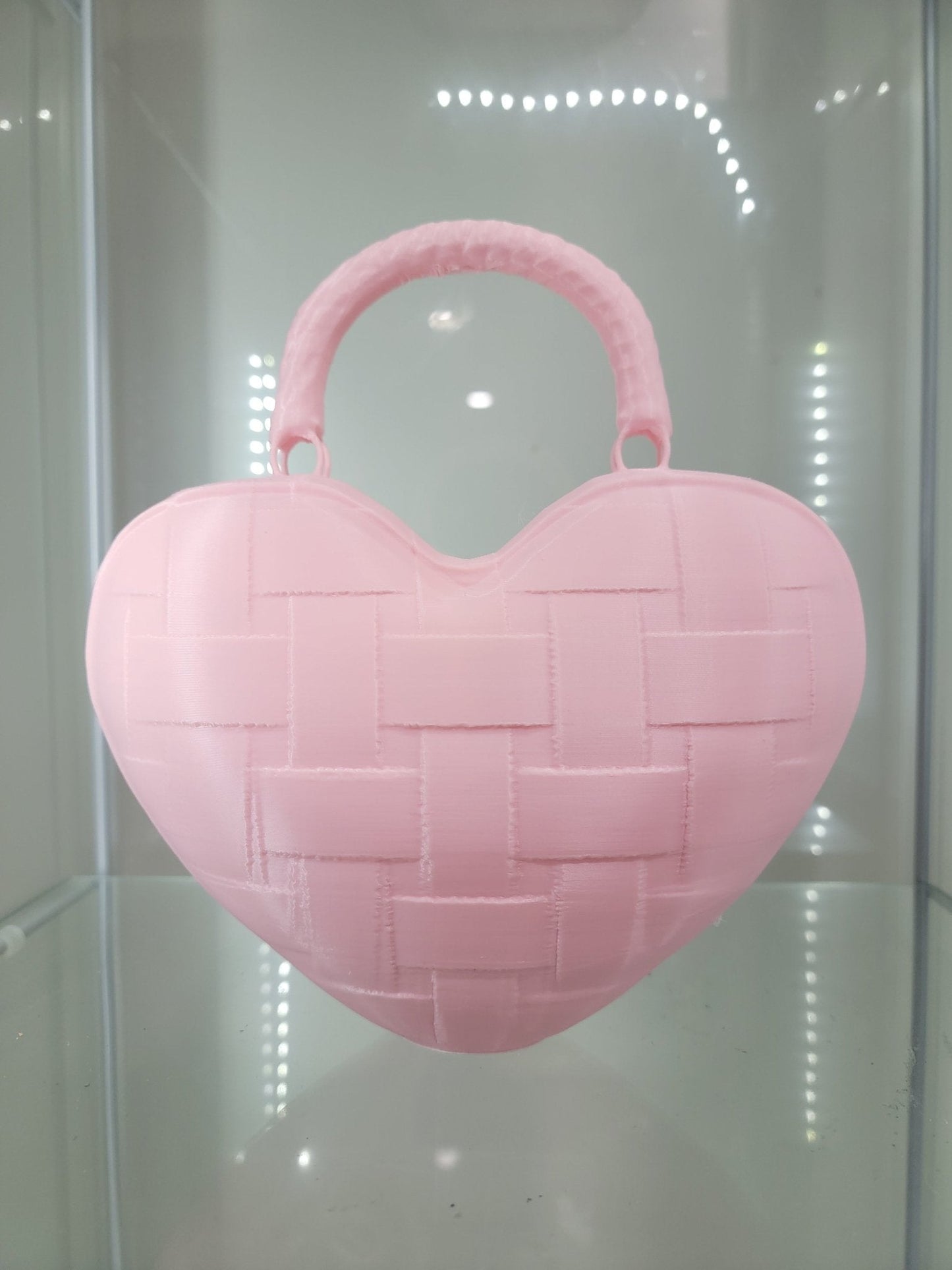 Heart-Shaped Pink Makeup Brush Holder - SukiGlam Vanity Essential