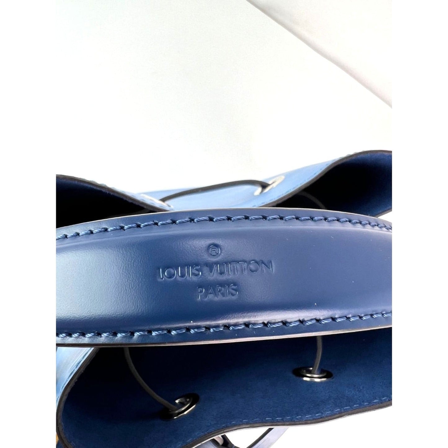 Sac bandoulière Louis Vuitton Neo Noe BB en cuir épi bleu