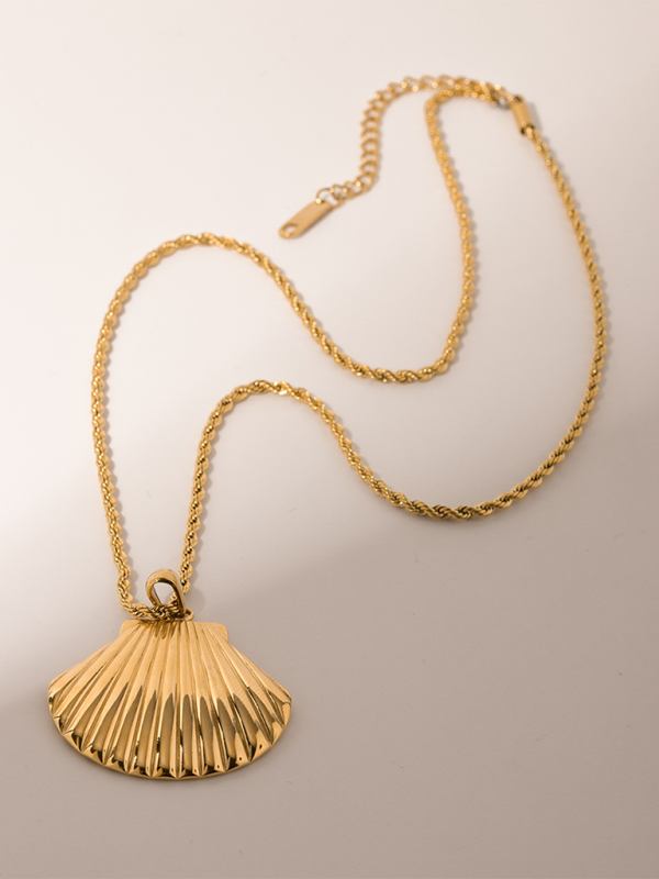 Modern summer beach style fashion ocean shell necklace