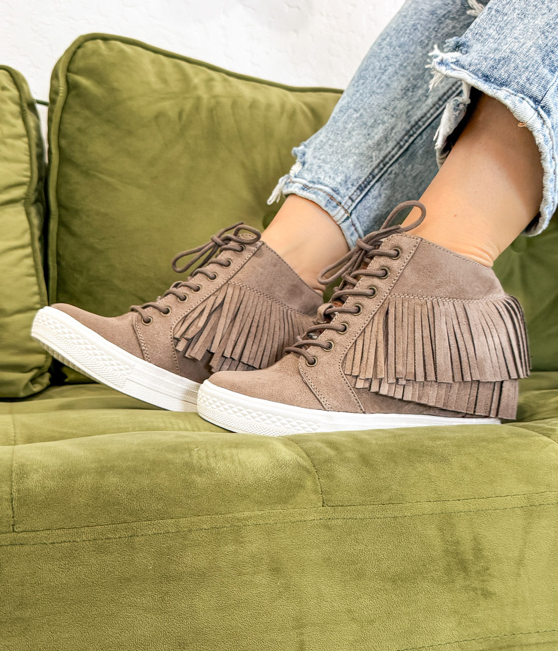 Baskets compensées Nick Fringe en taupe