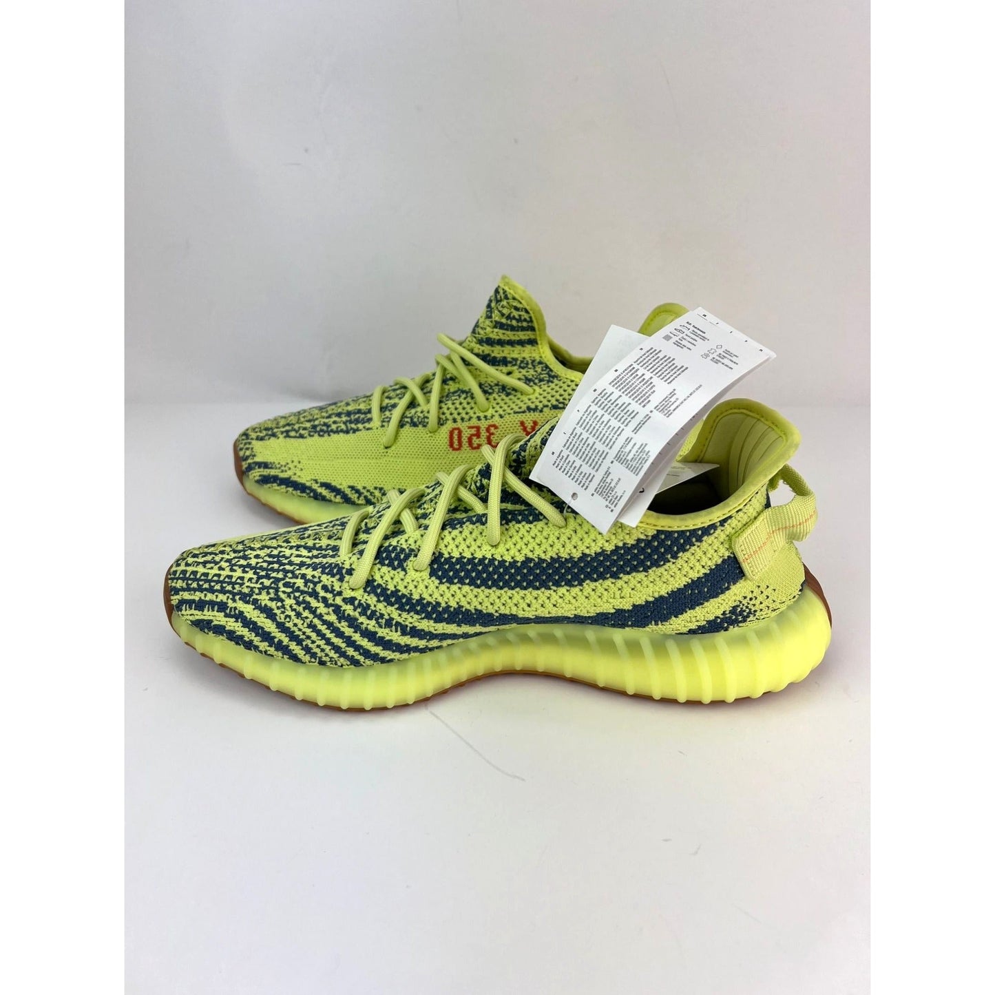 Baskets Yeezy Boost 350 V2 Semi Frozen Yellow par adidas USA pour hommes, pointure 40.5
